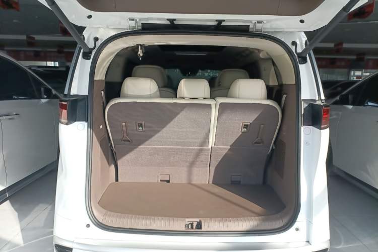 Used Denza D9 2022 DM-i 1040 Prestige Model