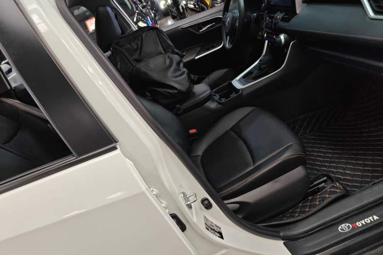 Used Toyota RAV4 2020 2.0L CVT Two-Wheel Drive Fashion Edition
