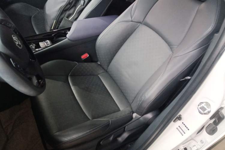 Used Toyota IZOA 2020 2.0L Yichi Version
