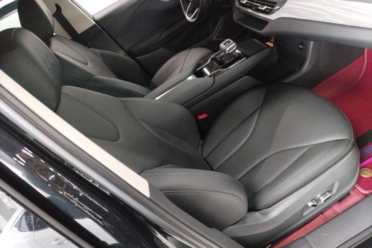 Used Hongqi E-QM5 2023 620km PLUS
