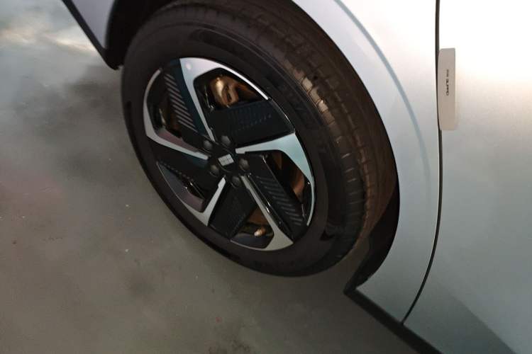 Used  L6 2025 EM-i 140km Starship Edition