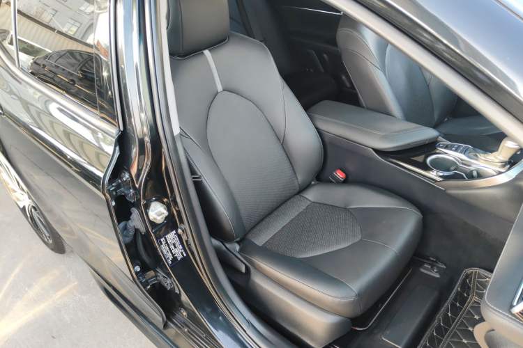 Used Toyota Camry 2019 Dual-Engine 2.5HS FENGSHANG Edition China VI Standard