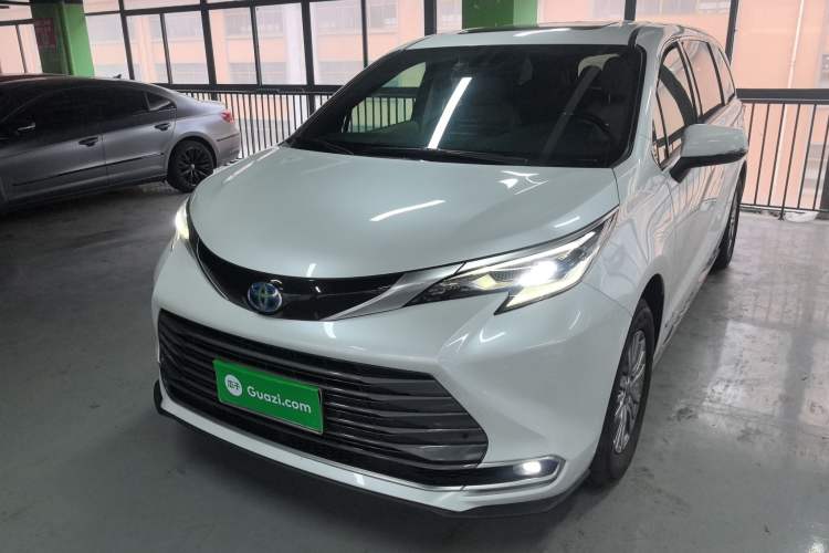 Used Toyota Sienna 2021 2.5L Hybrid Luxury Edition