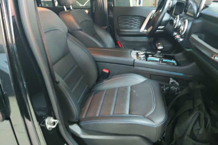 Used  BJ40 2020 2.0T Automatic Four-Wheel Drive Urban Hunter Edition Chivalrous Type
