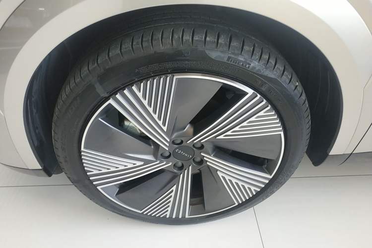 Used Lynk & Co 08 EM-P 2023 120km Long-Range Halo
