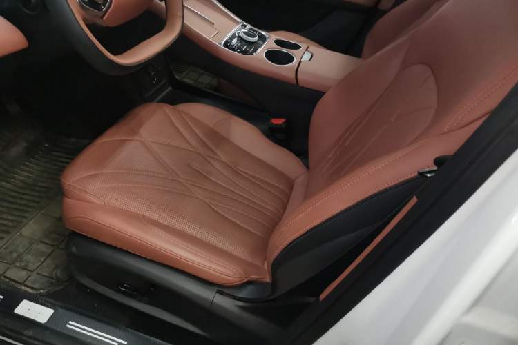 Used  L6 2025 EM-i 140km Starship Edition