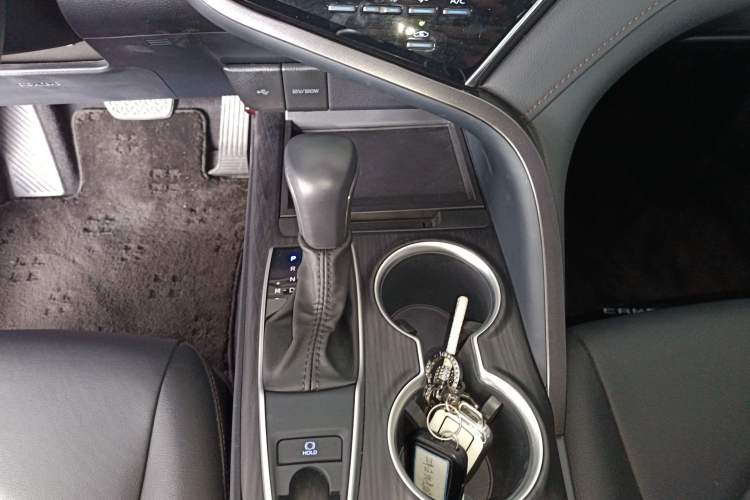 Used Toyota Camry 2021 2.0G Luxury Edition
