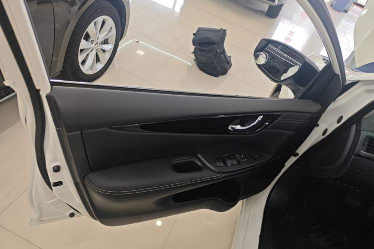 Used Nissan Tiida 2024 1.6L CVT Cool Dynamic Edition
