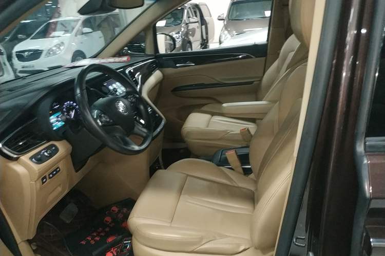 Used Buick GL8 2018 ES 28T Flagship Model China VI Standard
