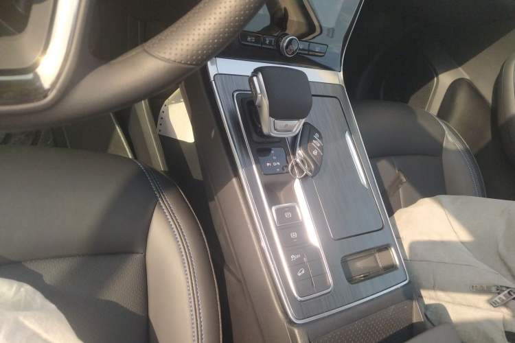 Used Roewe RX5 2025 PLUS 330TGI Automatic Trendsetting Smart Edition
