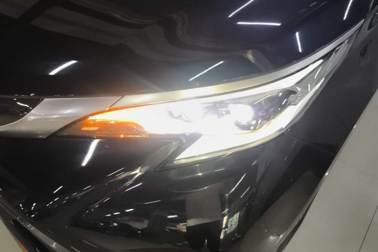 Used Toyota Granvia 2023 2.5L Hybrid Flagship VIP Edition
