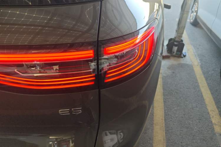 Used  E5 2024 530km Starship Edition
