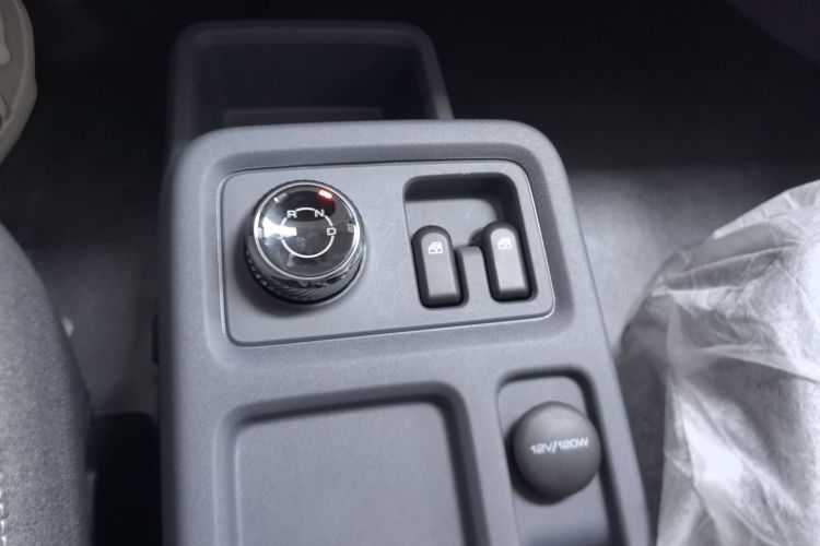 Used Wuling Yangguang 2024 300KM Comfort Version Passenger Van 75kW