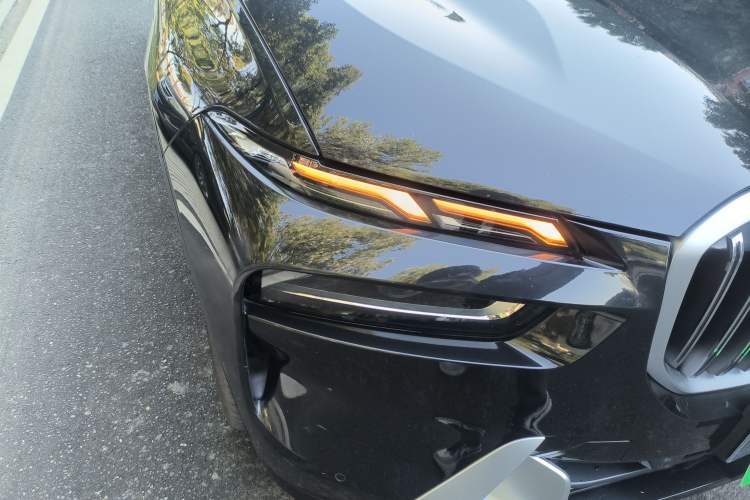 Used BMW X7 2023 xDrive40i Luxury Package with Leading Features
