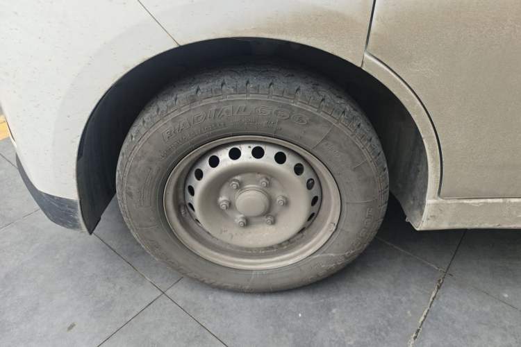 Used Wuling Yangguang 2024 300KM Comfort Version Passenger Van 75kW
