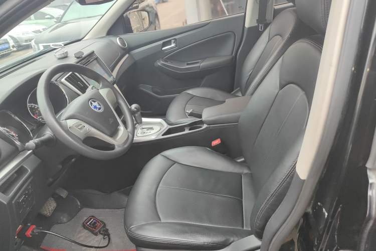 Used Venucia T70 2015 2.0L CVT Smart Edition