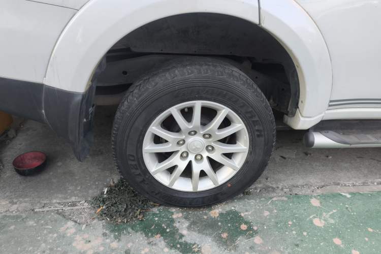 Used Mitsubishi Pajero Sport 2013 2.4L Manual Two-Wheel Drive Comfort Edition
