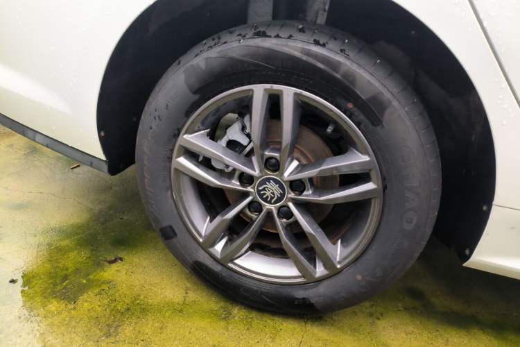 Used BYD Qin Pro 2019 Super Edition 1.5TI Manual Smart Connect Fierce Model China V Standard
