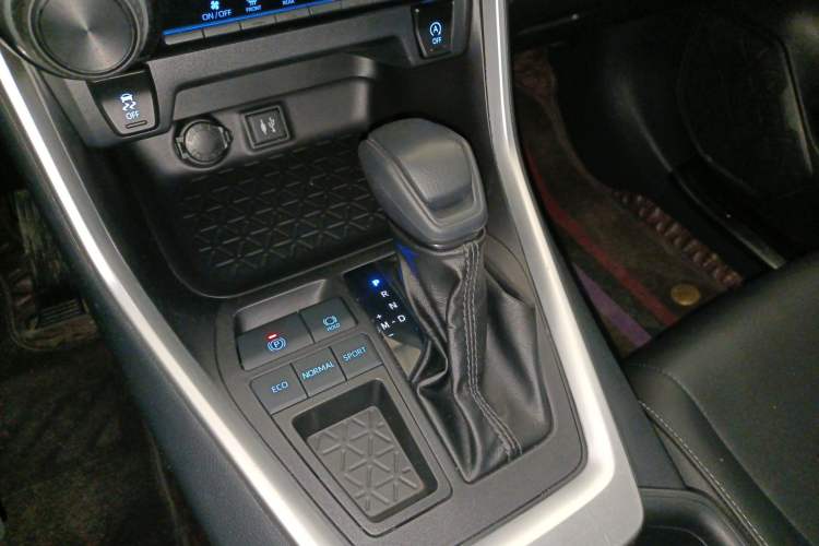 Used Toyota Wildlander 2022 Updated Version 2.0L CVT Two-Wheel Drive Leading Edition
