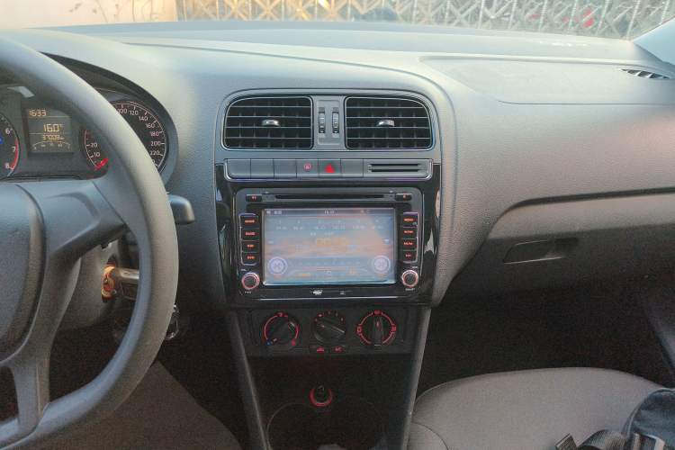 Used Volkswagen Polo 2014 1.4L Manual Fashion Edition
