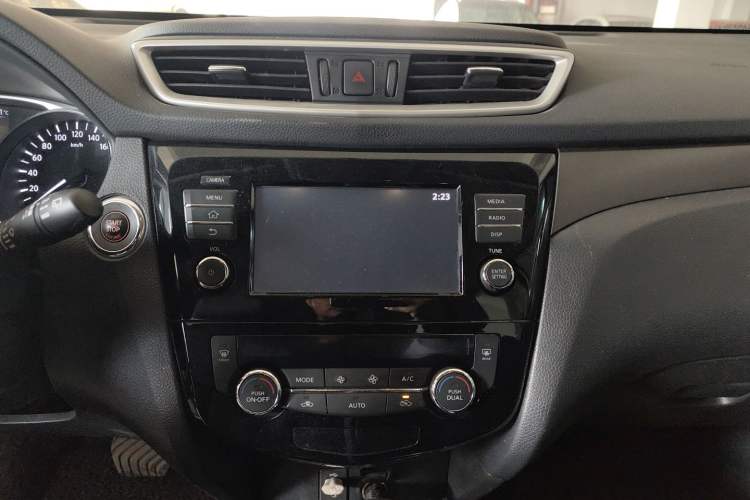 Used Nissan X-Trail 2015 2.0L CVT Comfort MAX Edition 2WD
