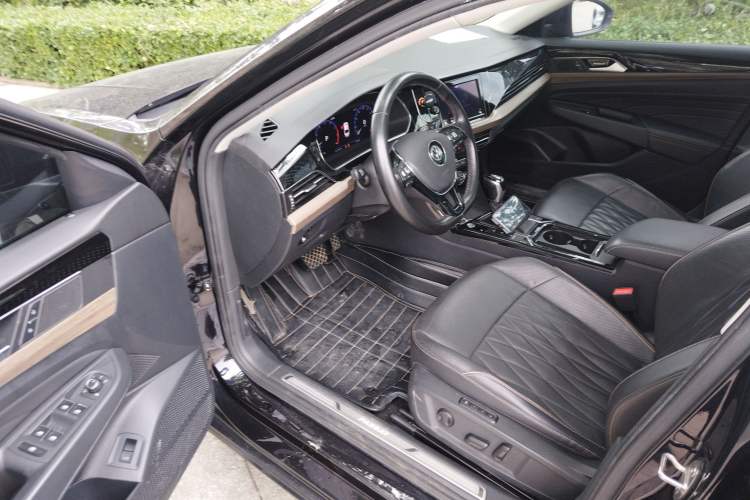 Used Volkswagen Passat 2019 330TSI Luxury Edition China VI Standard
