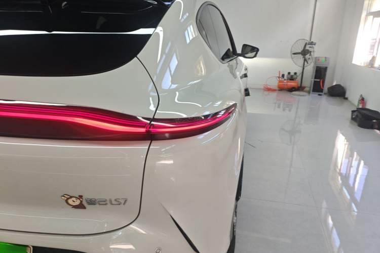 Used  LS7 2023 100kWh Lux Rear-Drive Version