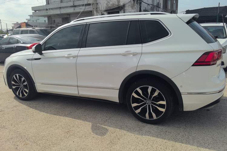 Used Volkswagen Tiguan L 2021 330TSI Automatic Two-Wheel Drive R-Line Enhanced Edition
