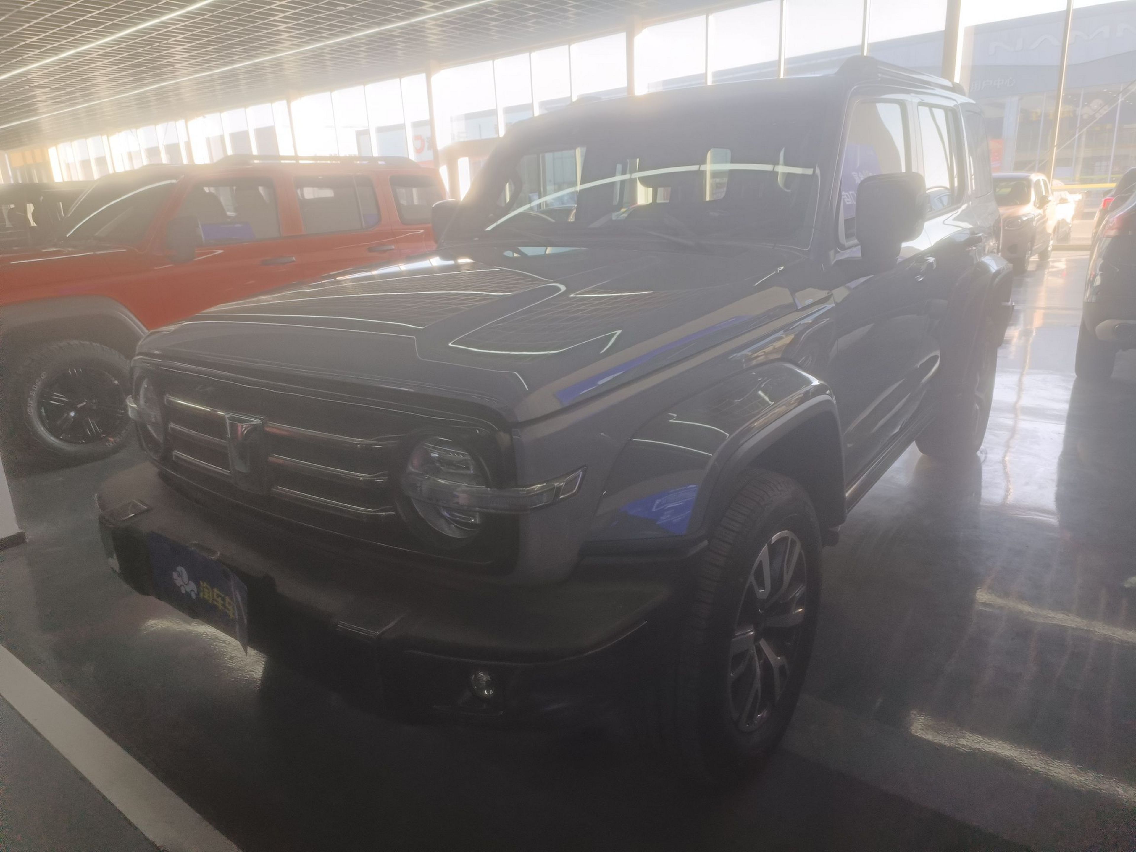 تحت مقدمة السيارة