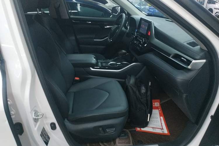 Used Toyota Highlander 2023 2.5L Smart Electric Hybrid Dual-Motor All-Wheel-Drive Luxury 7-Seater
