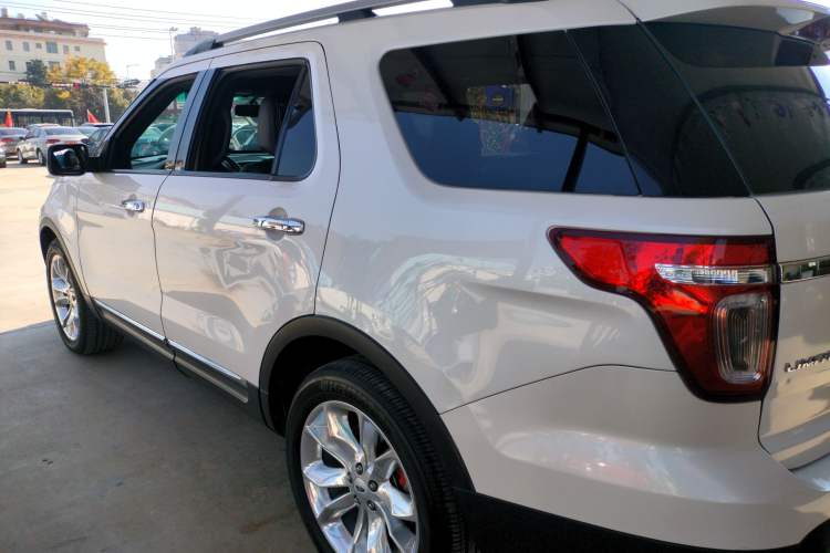Used Ford Explorer 2013 3.5L Deluxe Model
