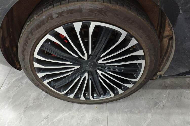 Used  12 2025 Ultra Extended-Range Edition
