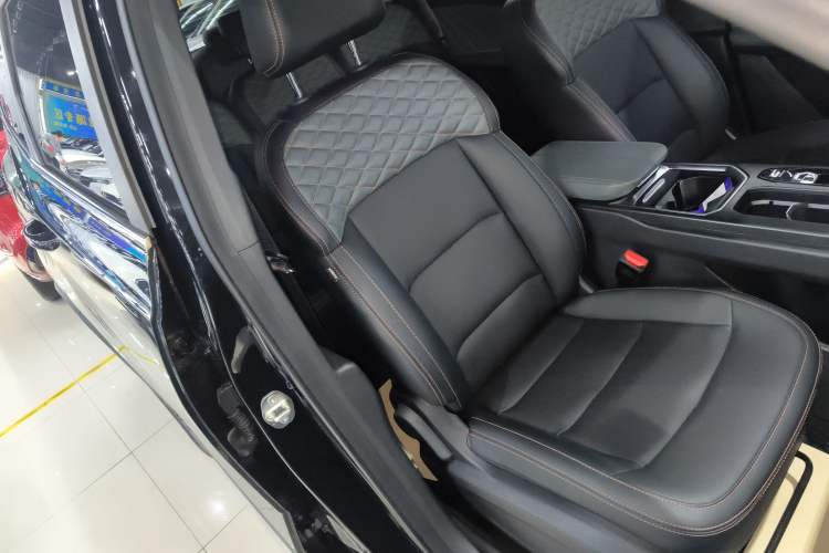 Used Geely Auto Haoyue L 2023 2.0T DCT Luxury Version
