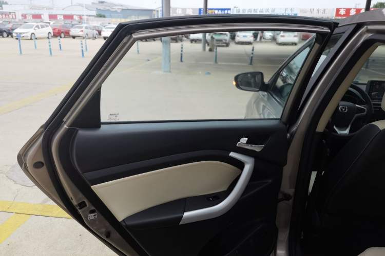 Used Changan Alsvin V7 2015 1.6L Automatic Enjoyment Model China IV Standard
