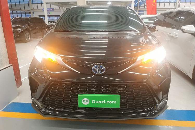 Used Toyota Sienna 2021 2.5L Hybrid Premium Edition
