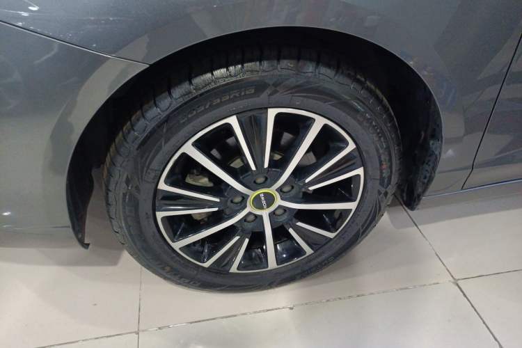 Used Roewe i5 2021 1.5L CVT Black Gold Edition
