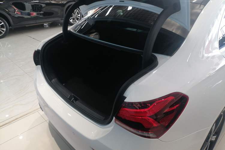 Used Mercedes-Benz A-Class 2022 Revised Version A 200 L Sport Sedan Fashionable Style