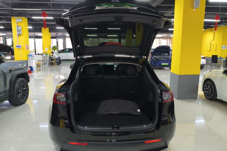 Used Tesla Model Y 2023 Rear-Wheel-Drive Version