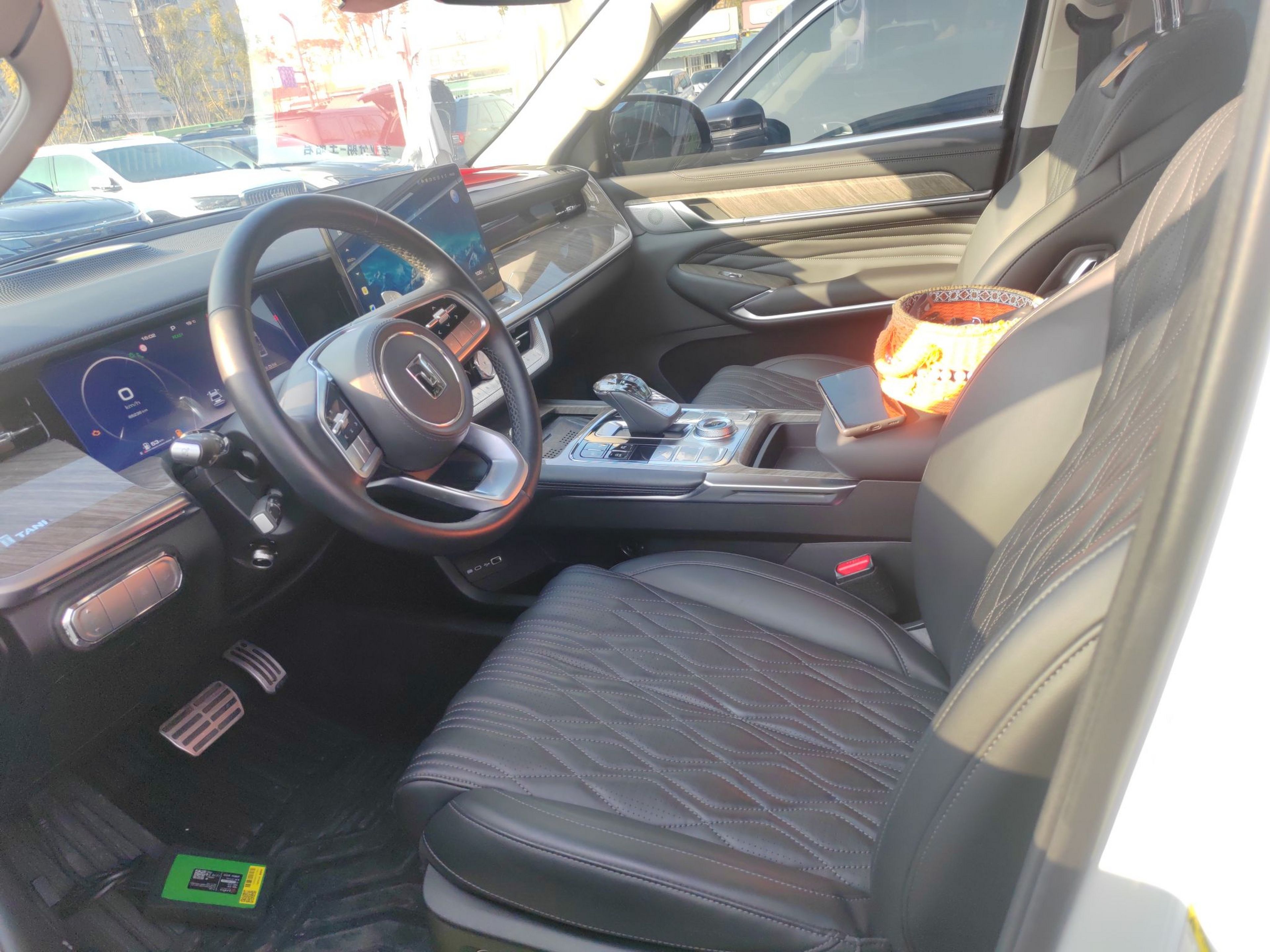 Переднее сиденье в автомобиле