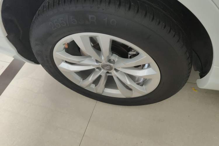 Used Audi Q7 2016 40 TFSI Comfort Model
