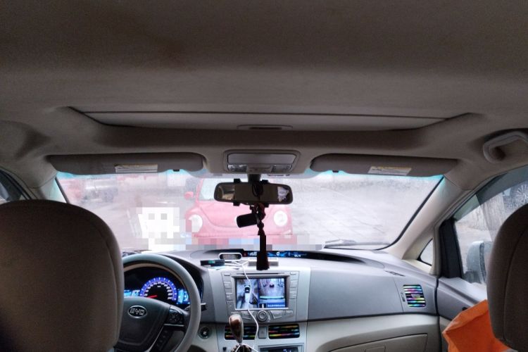 Used BYD M6 2015 2.4L Automatic Luxury Model
