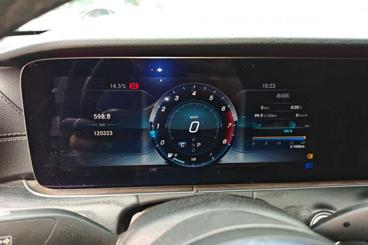 Used Mercedes-Benz E-Class 2019 E 300 L Sporty and Stylish Model
