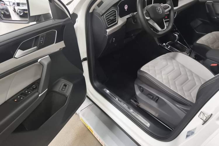 Used Volkswagen Tayron 2024 300TSI Two-Wheel-Drive Luxury Plus Advanced Version
