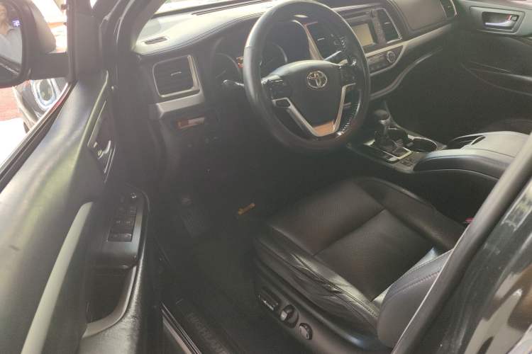 Used Toyota Highlander 2018 2.0T Four-Wheel Drive Luxury Edition 7 Seats China V Emission Standard
