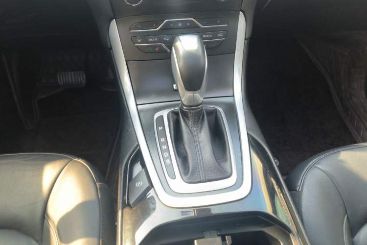 Used Ford Edge 2016 EcoBoost 245 Two-Wheel-Drive Titanium 7-Seater
