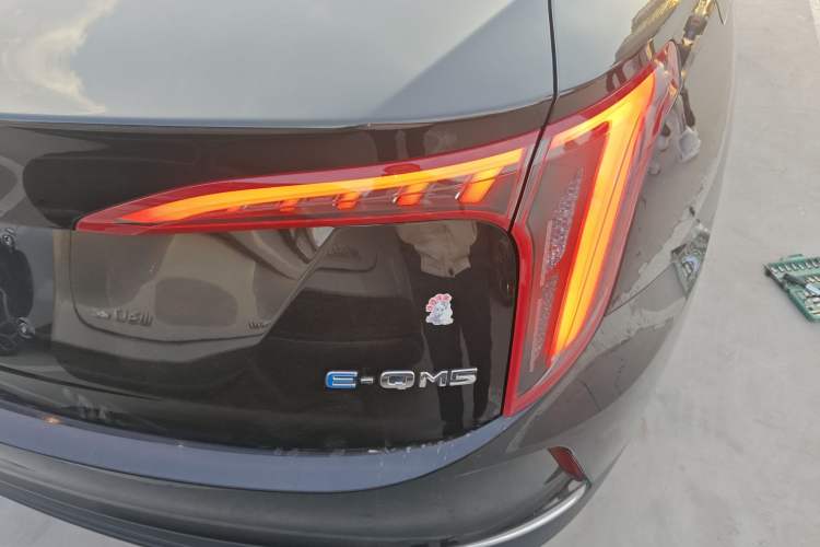 Used Hongqi E-QM5 2022 431 km Charge & Enjoy Edition
