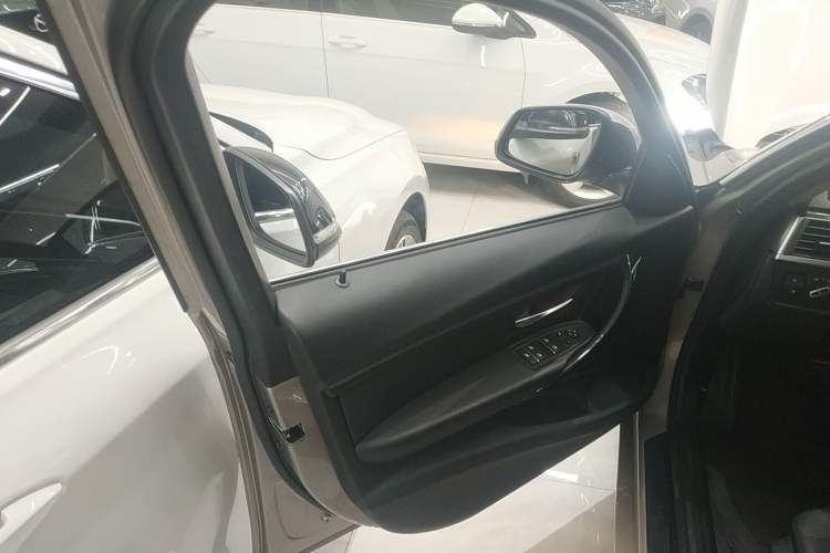 Used BMW 3 Series 2017 320Li Fashion Model
