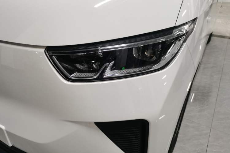 Used Wuling Yangguang 2024 300KM Comfort Version Passenger Van 75kW
