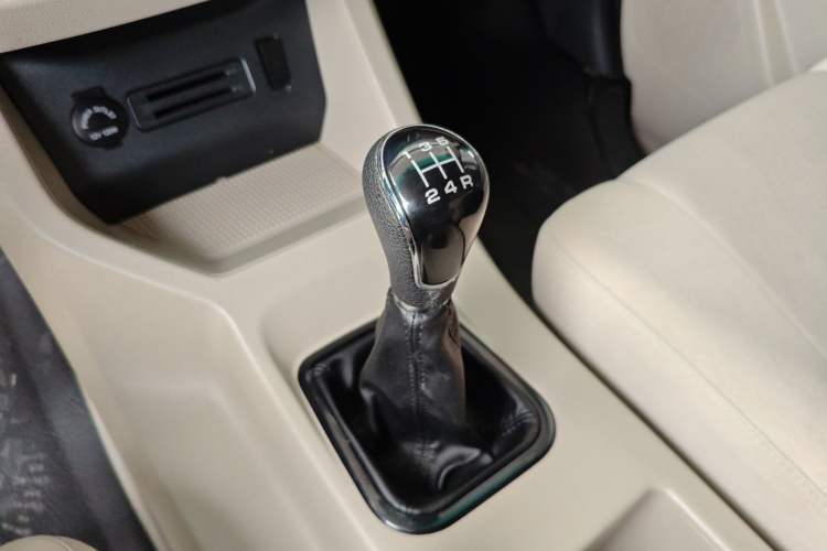 Used FORTHING Lingzhi 2019 M5L 1.6L 7-Seater Exclusive Model China VI Standard
