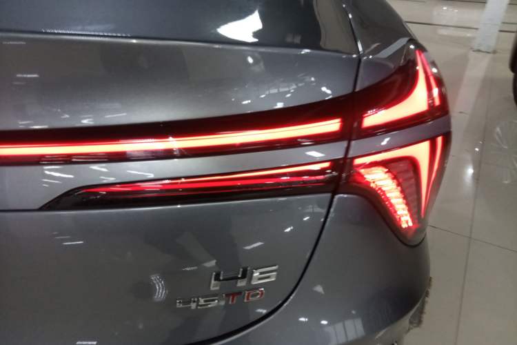 Used Hongqi H6 2023 2.0T Zhiyi Version
